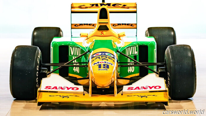 È rimasta nascosta alla Renault per anni, ora l'auto che ha lanciato Schumacher è in vendita | Carscoops